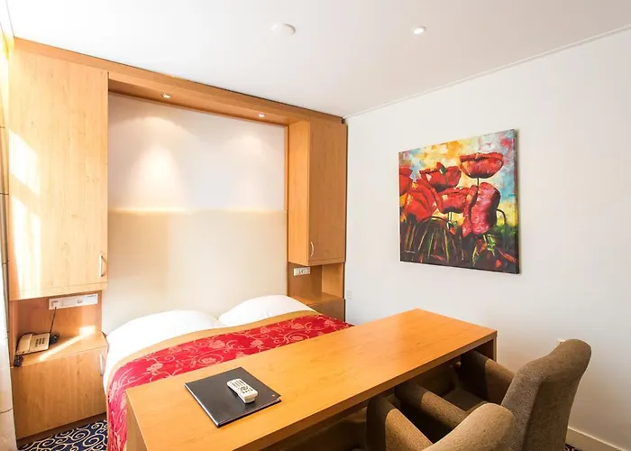 Cafe Restaurant De Gouden Karper Hotel 3*